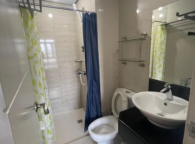 Apartment 150 Newport Boulevard, Near Terminal3 Airport