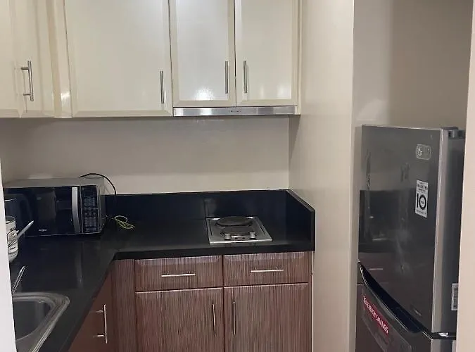 150 Newport Boulevard, Near Terminal3 Airport Apartment *